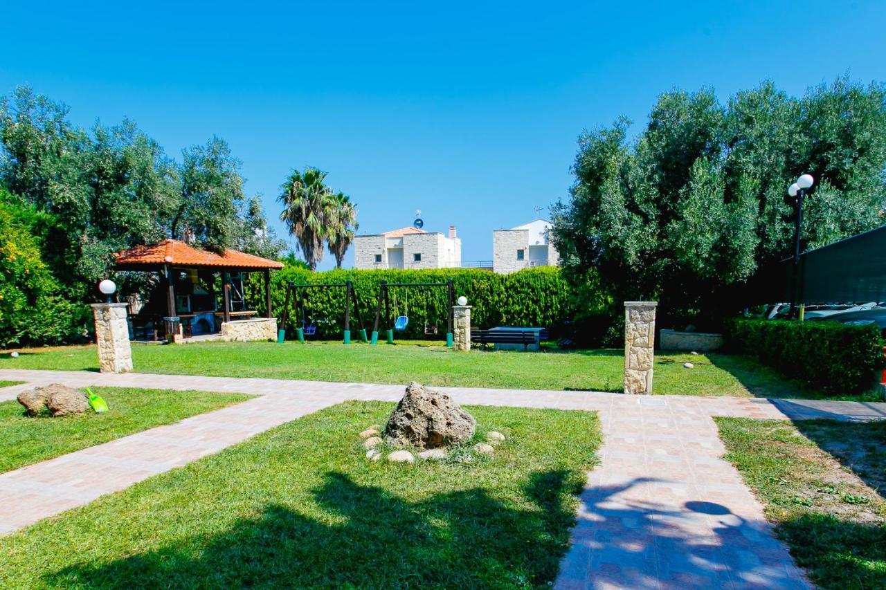 Golden Residence Family Resort Pefkochori Exterior photo